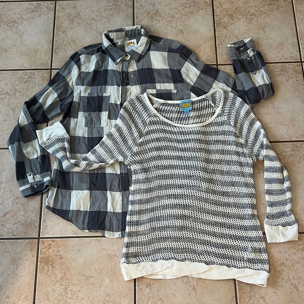 C&C California Sz Large BUNDLE! Cream and Gray Summer long sleeve shirts